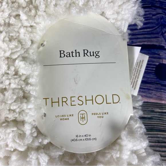 Threshold 16”x40” bath rug. - Picture 4 of 5